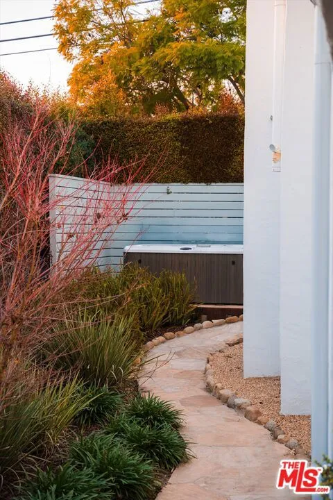 1322 E Cota Street Santa Barbara, CA 93103