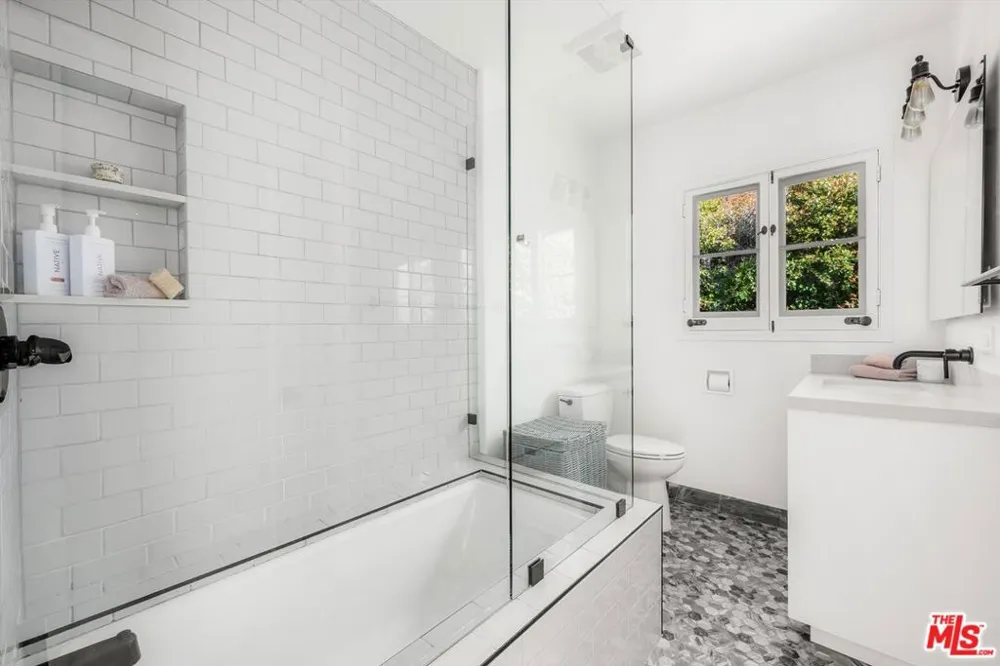 1322 E Cota Street Santa Barbara, CA 93103