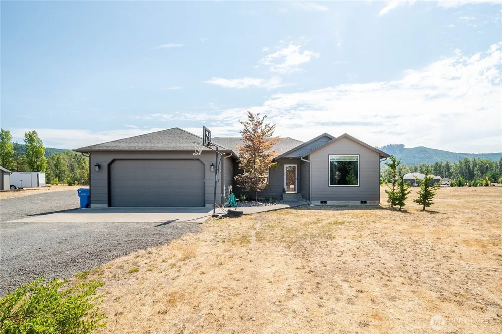 195 Bay Point Drive Castle Rock, WA 98611