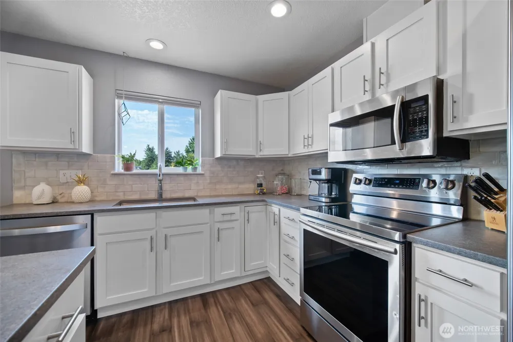 195 Bay Point Drive Castle Rock, WA 98611