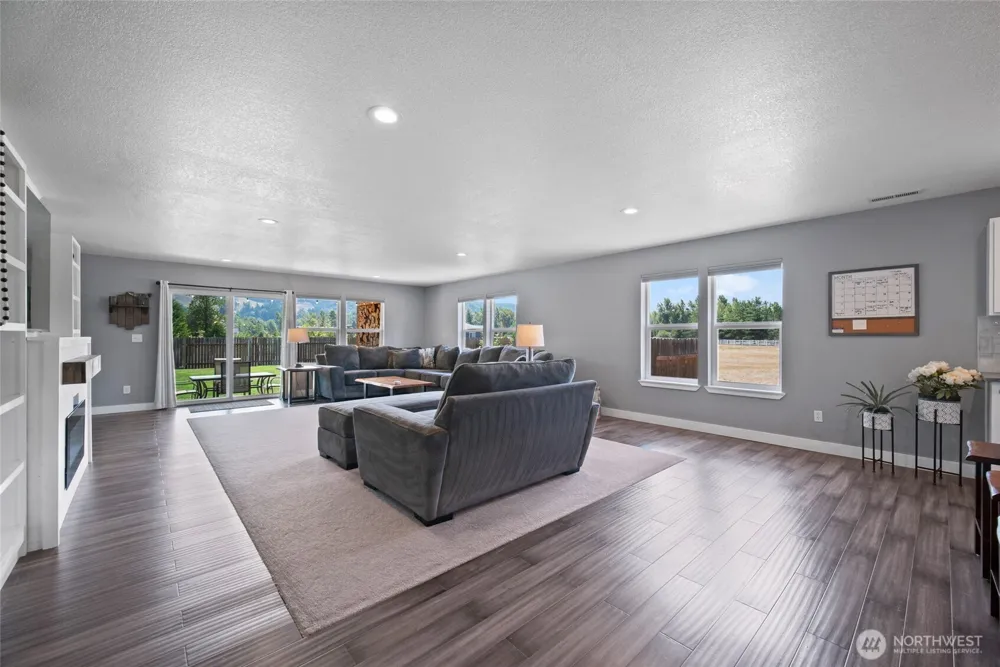 195 Bay Point Drive Castle Rock, WA 98611