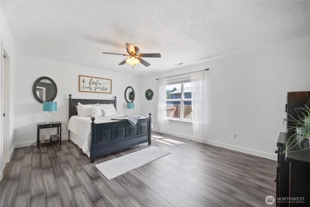 195 Bay Point Drive Castle Rock, WA 98611