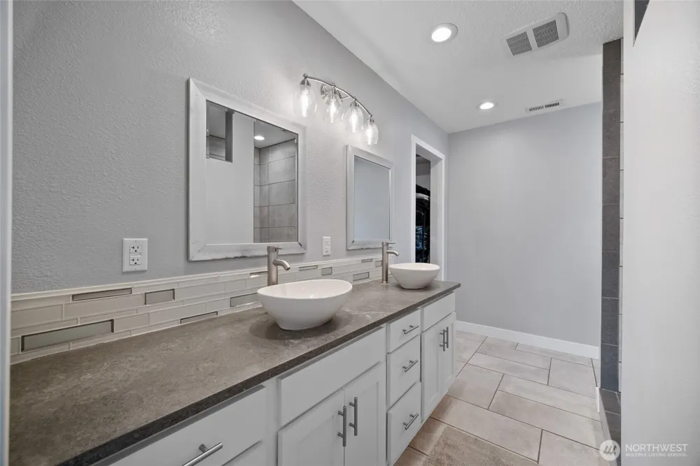 195 Bay Point Drive Castle Rock, WA 98611