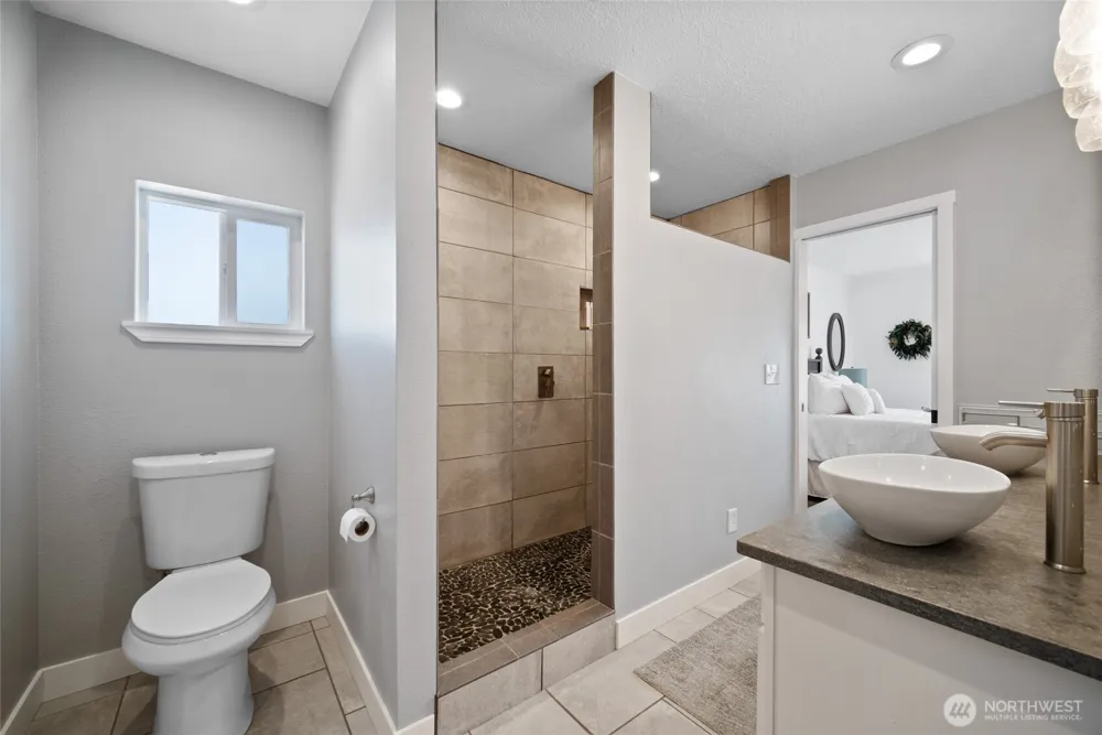 195 Bay Point Drive Castle Rock, WA 98611
