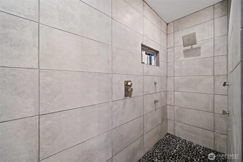195 Bay Point Drive Castle Rock, WA 98611