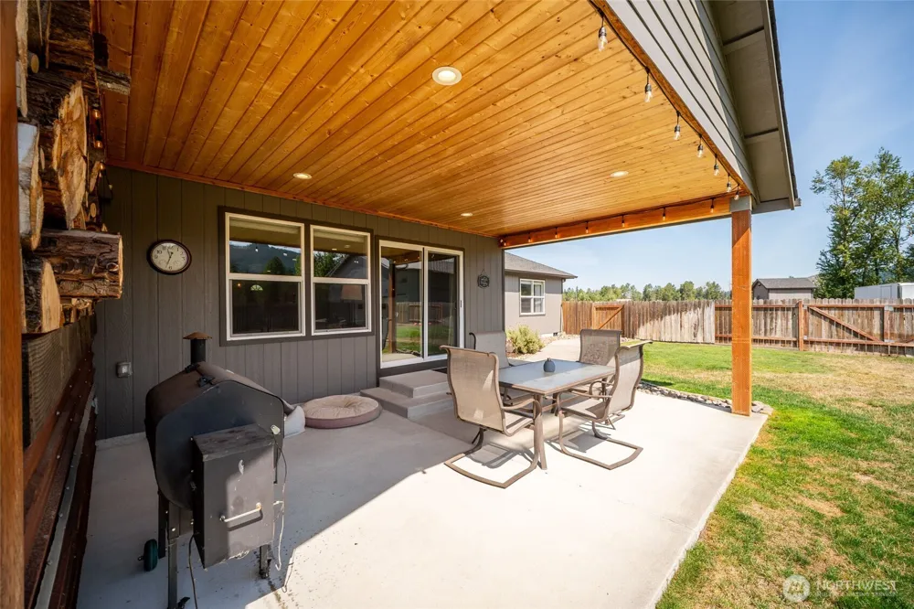 195 Bay Point Drive Castle Rock, WA 98611