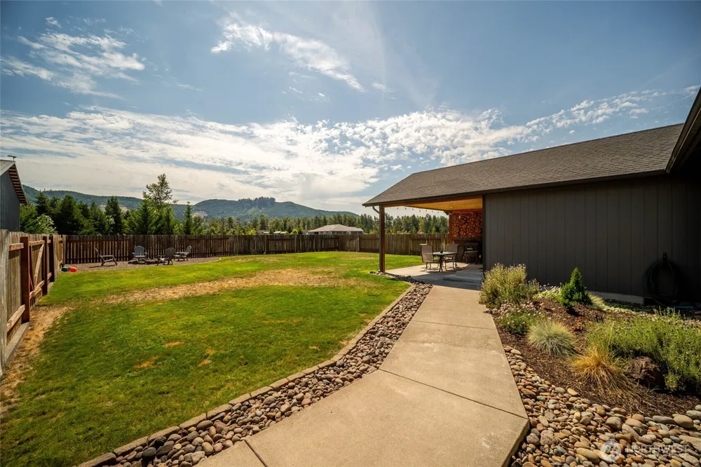 195 Bay Point Drive Castle Rock, WA 98611