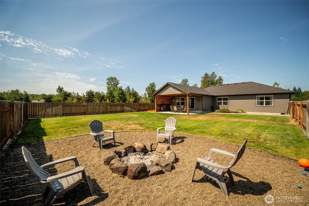 195 Bay Point Drive Castle Rock, WA 98611
