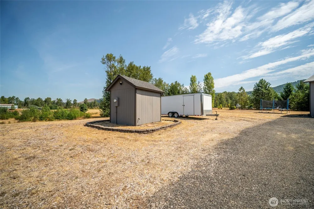 195 Bay Point Drive Castle Rock, WA 98611