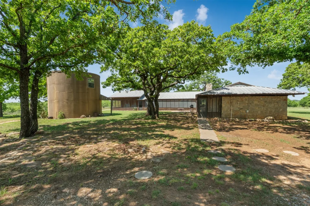 3377 Lodge Creek Road Henrietta, TX 76365