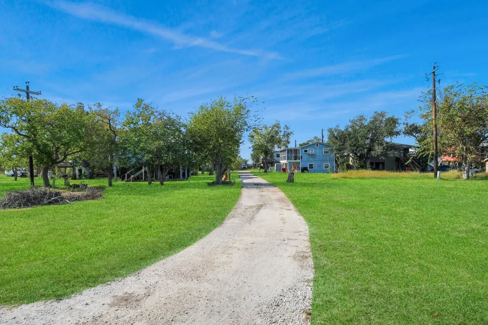 5281 County Road 469 Brazoria, TX 77422