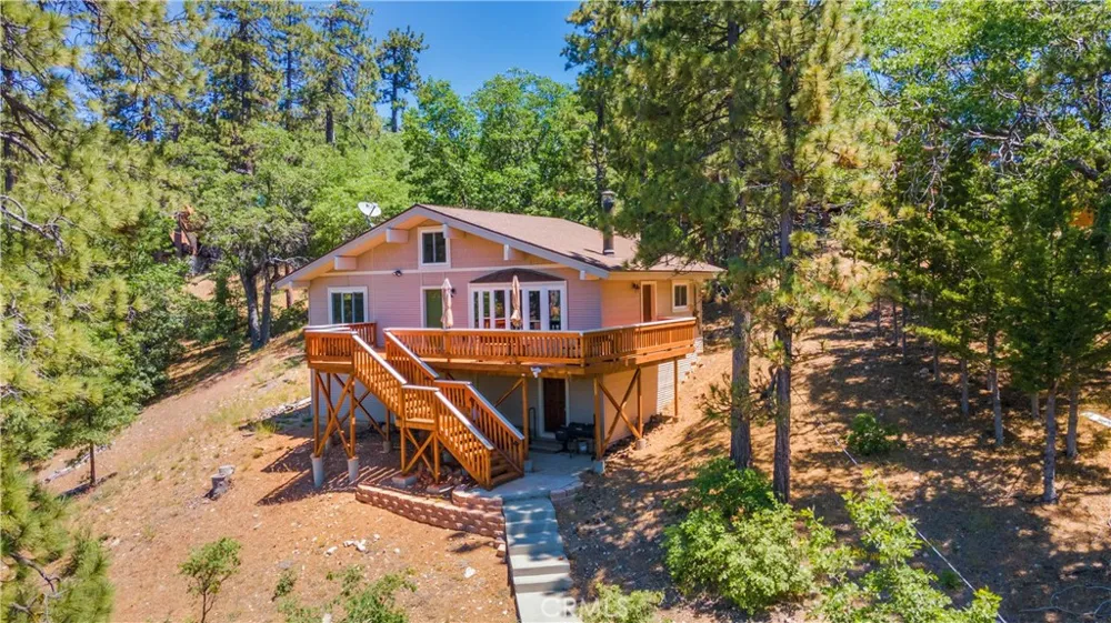 39576 Oak Glen Road Fawnskin, CA 92333