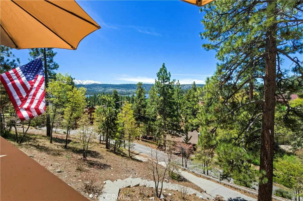 39576 Oak Glen Road Fawnskin, CA 92333