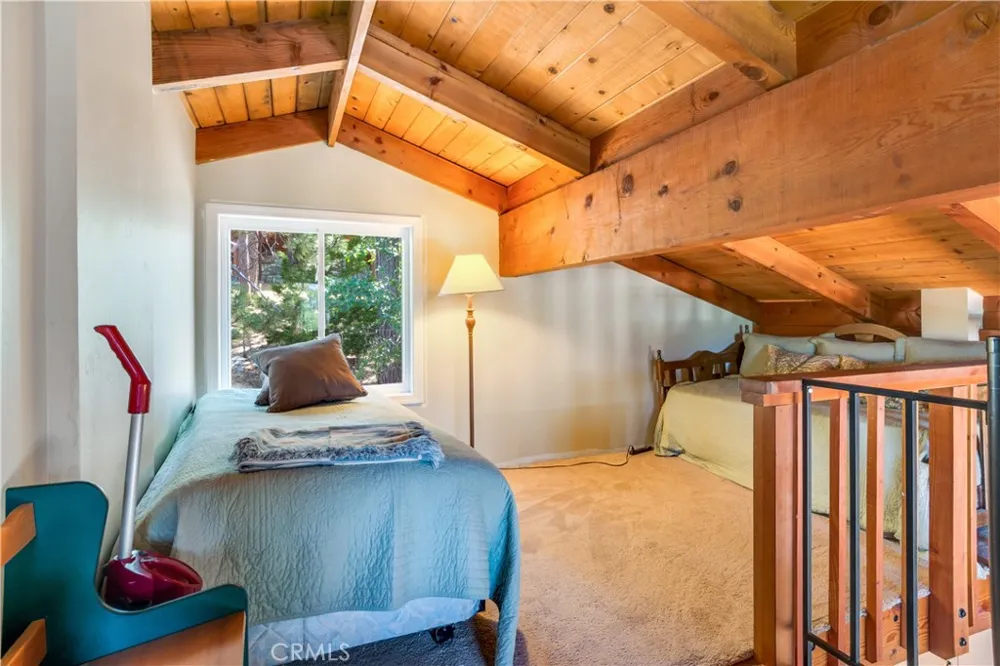 39576 Oak Glen Road Fawnskin, CA 92333
