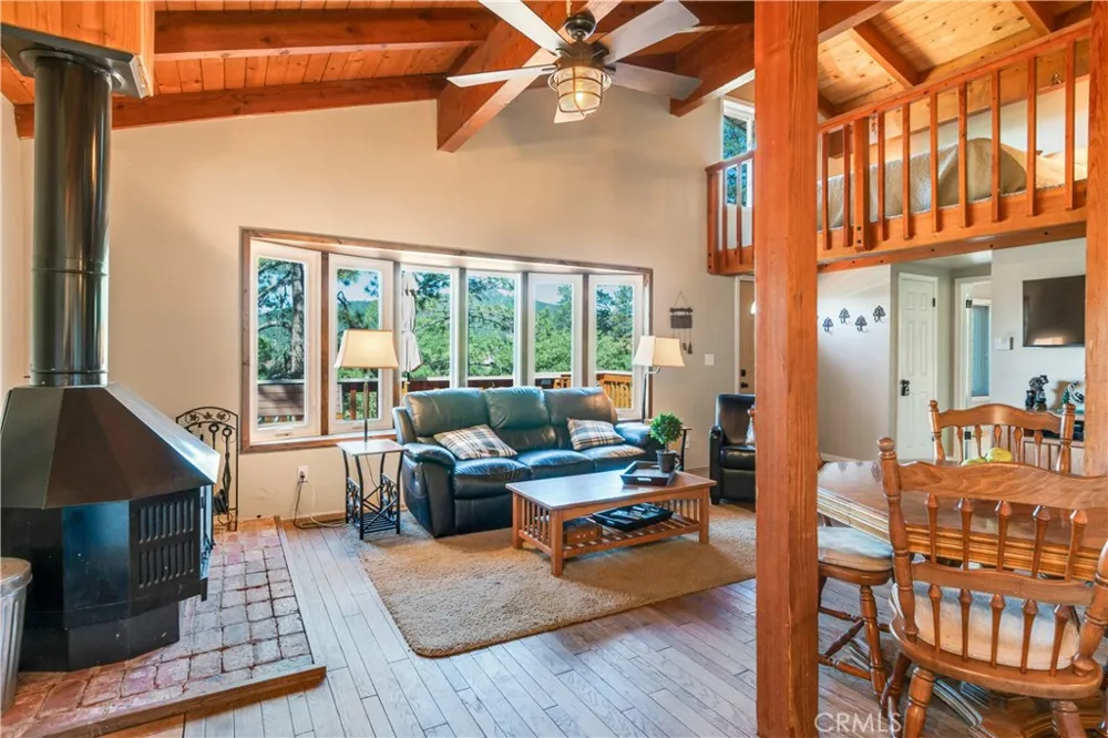 39576 Oak Glen Road Fawnskin, CA 92333