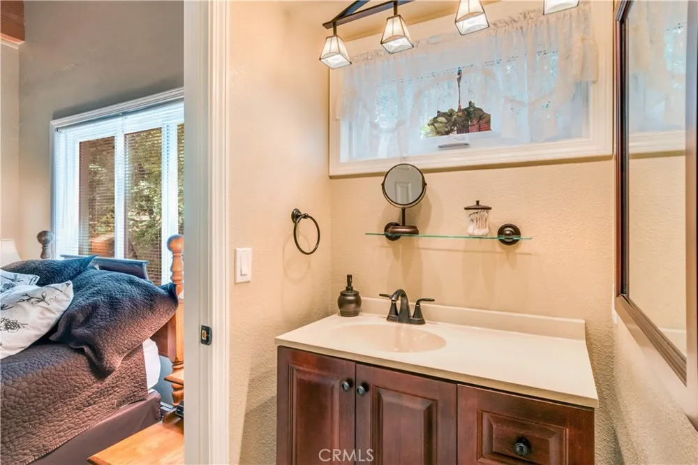 39576 Oak Glen Road Fawnskin, CA 92333