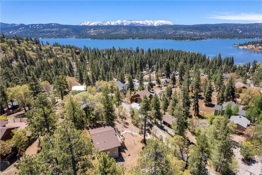 39576 Oak Glen Road Fawnskin, CA 92333