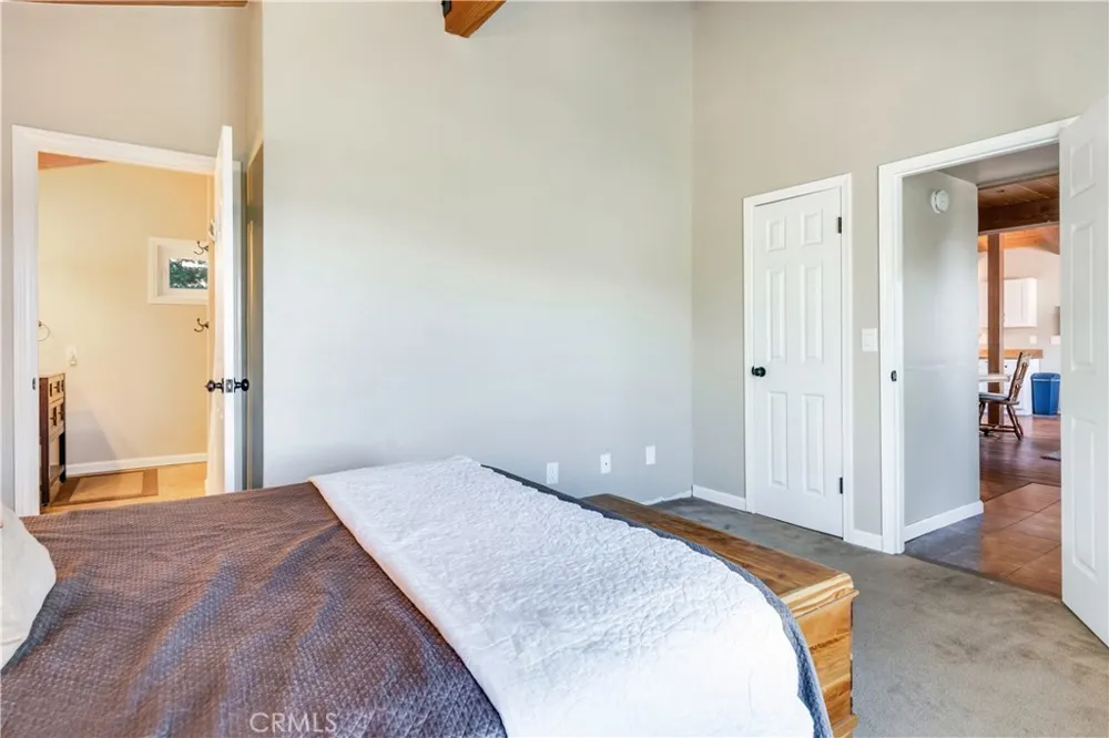 39576 Oak Glen Road Fawnskin, CA 92333