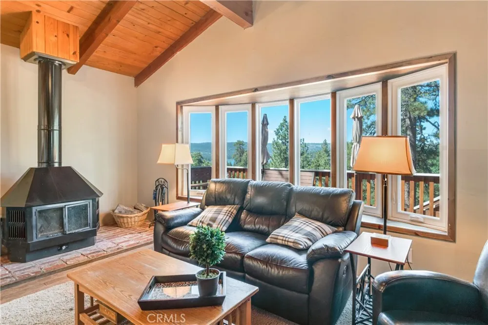 39576 Oak Glen Road Fawnskin, CA 92333