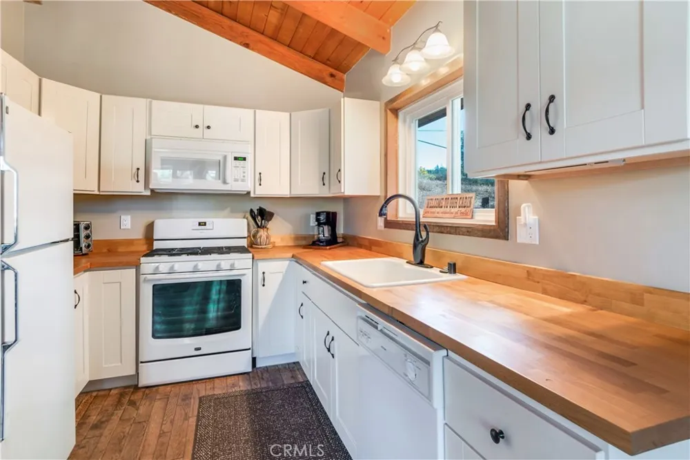 39576 Oak Glen Road Fawnskin, CA 92333