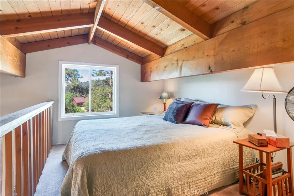 39576 Oak Glen Road Fawnskin, CA 92333