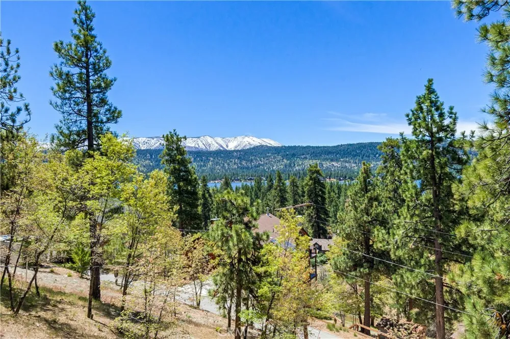 39576 Oak Glen Road Fawnskin, CA 92333