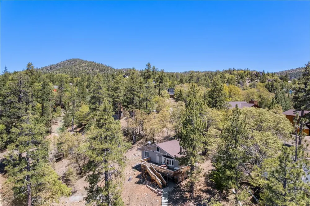 39576 Oak Glen Road Fawnskin, CA 92333