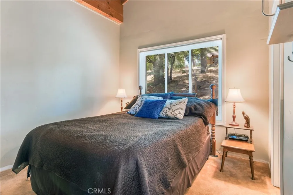 39576 Oak Glen Road Fawnskin, CA 92333