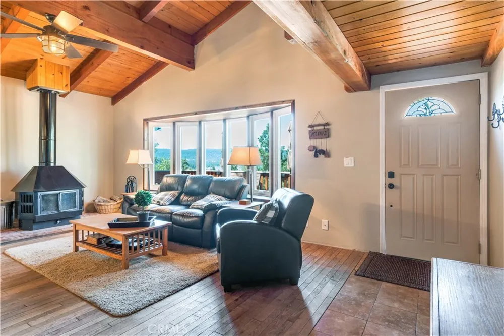 39576 Oak Glen Road Fawnskin, CA 92333