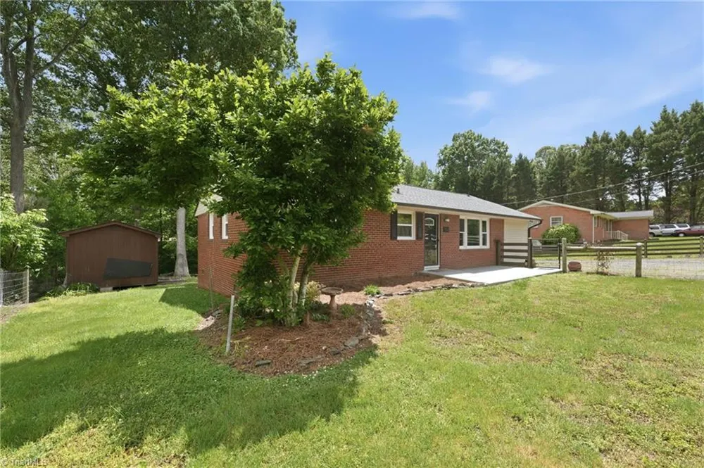 5414 Eastcrest Road McLeansville, NC 27301