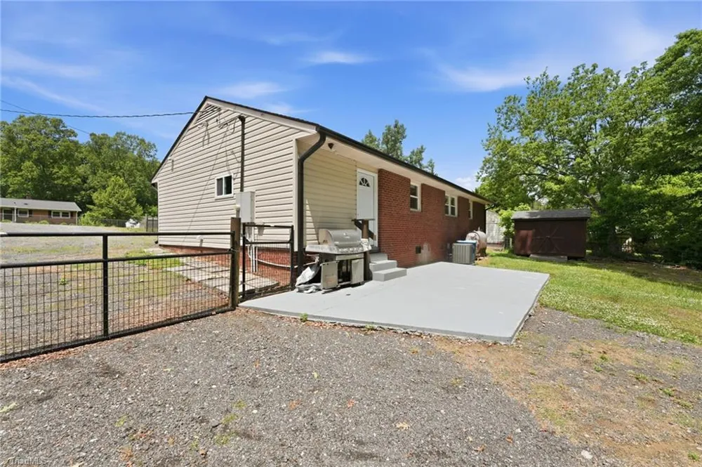 5414 Eastcrest Road McLeansville, NC 27301