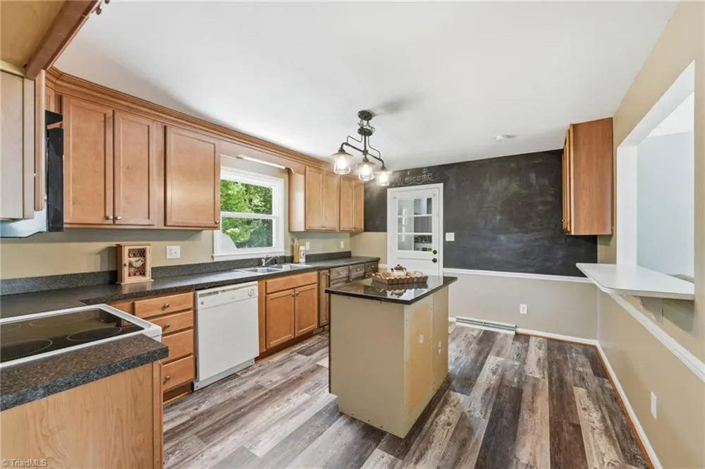 5414 Eastcrest Road McLeansville, NC 27301