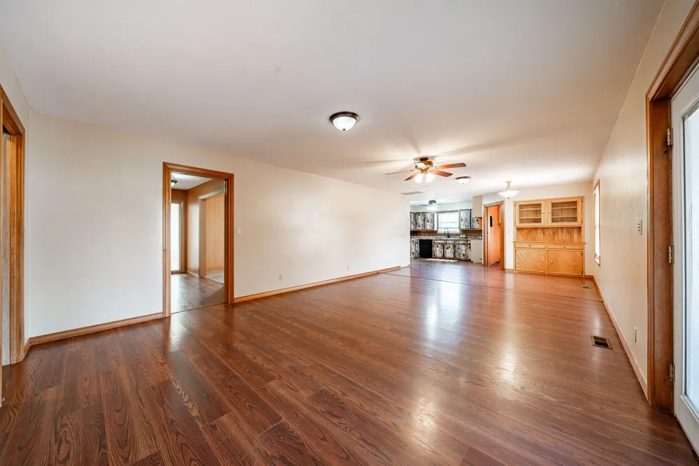 1001 E Nevada Seymour, TX 76380