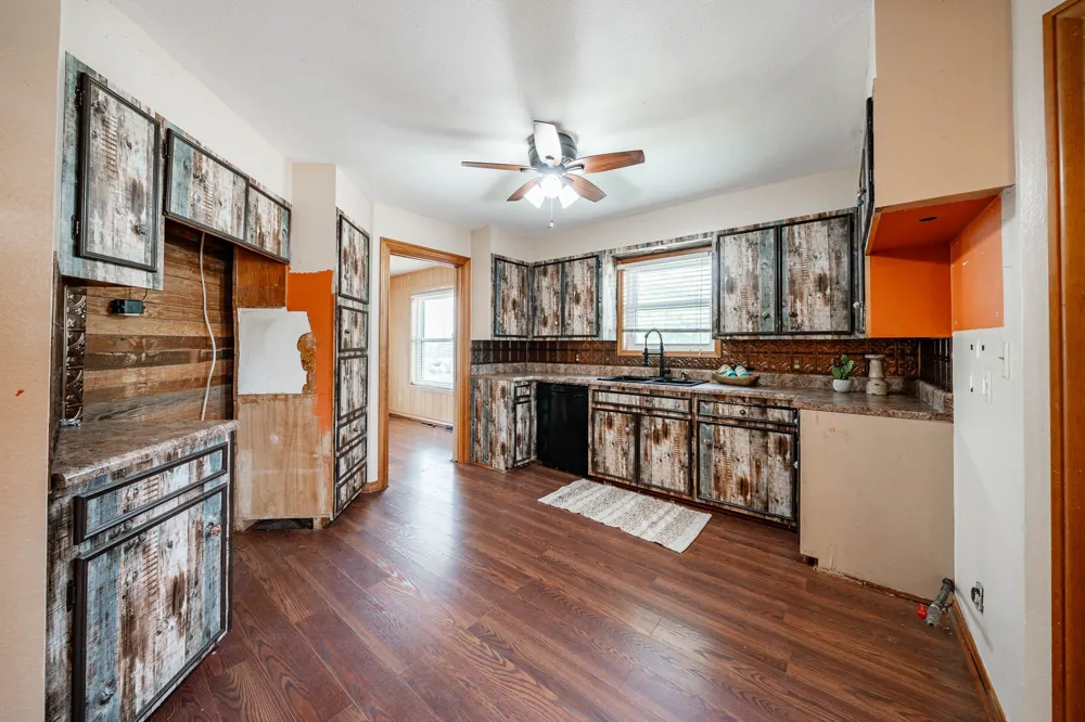 1001 E Nevada Seymour, TX 76380