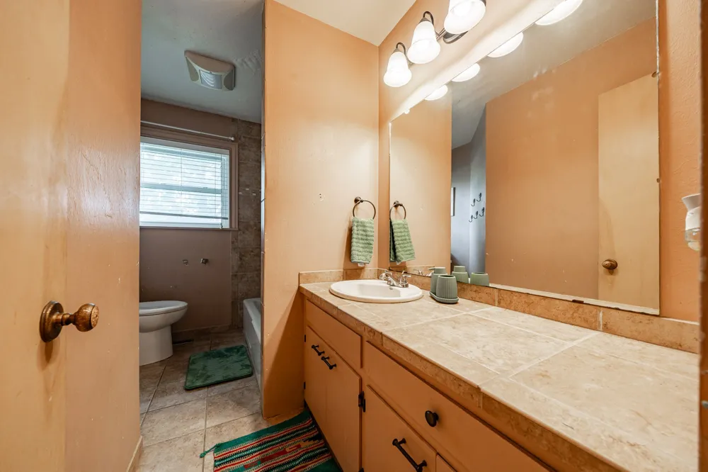 1001 E Nevada Seymour, TX 76380