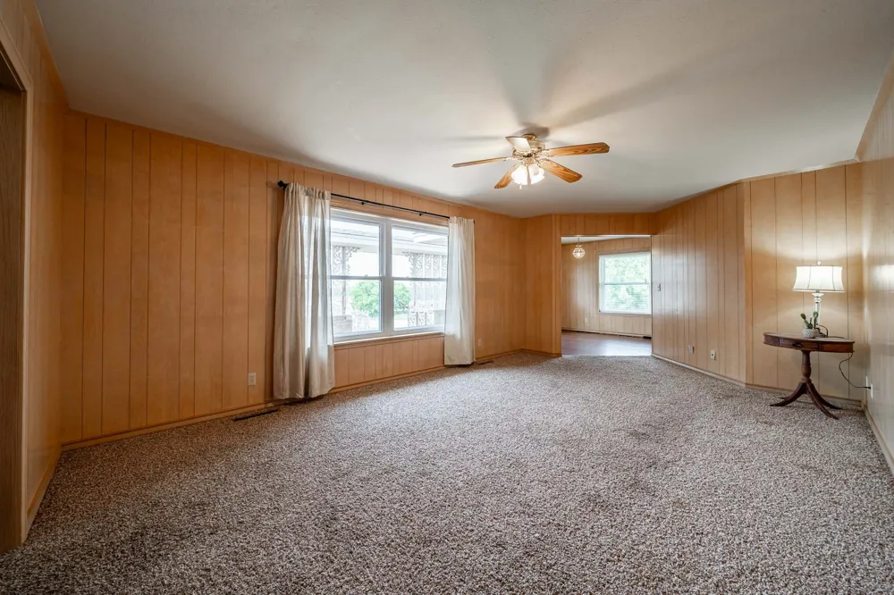 1001 E Nevada Seymour, TX 76380