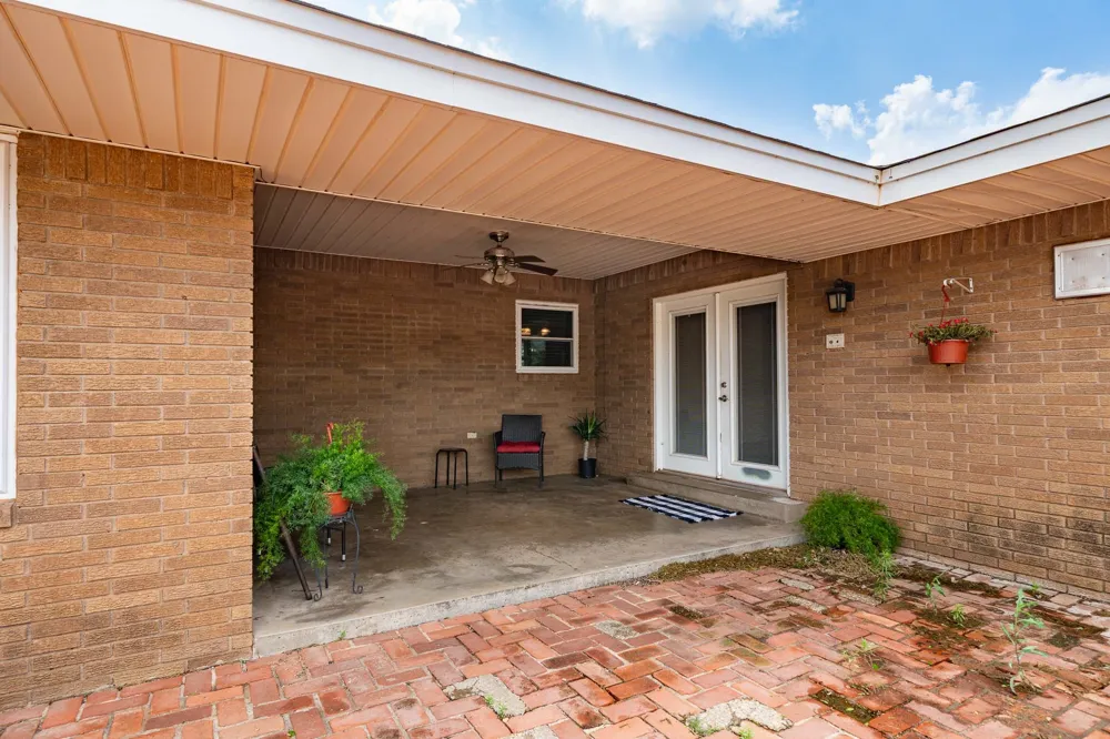 1001 E Nevada Seymour, TX 76380
