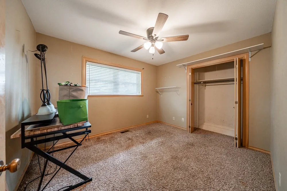 1001 E Nevada Seymour, TX 76380