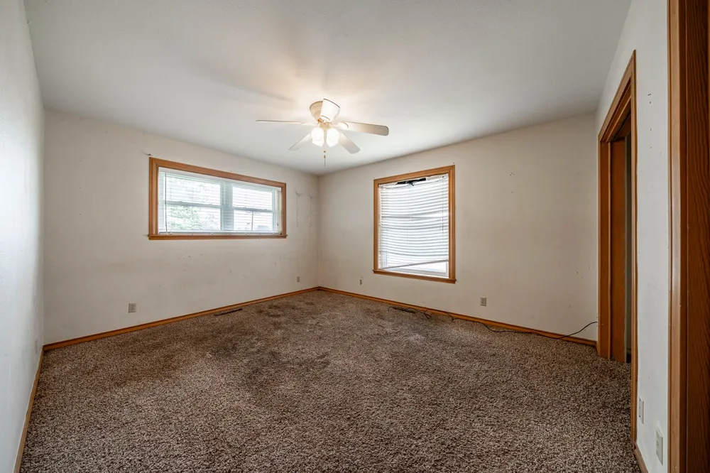 1001 E Nevada Seymour, TX 76380