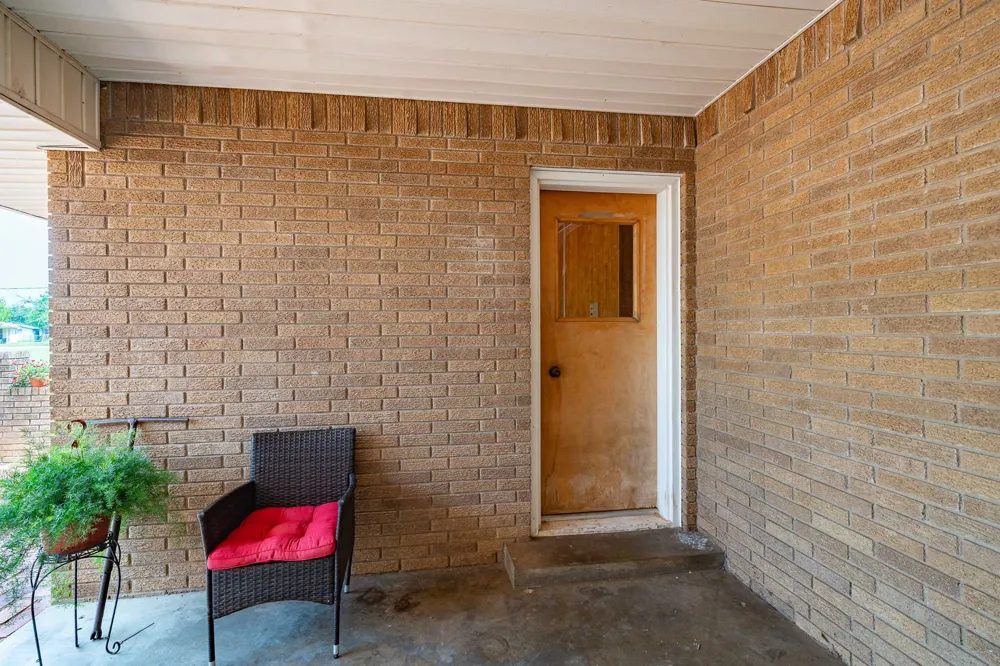 1001 E Nevada Seymour, TX 76380