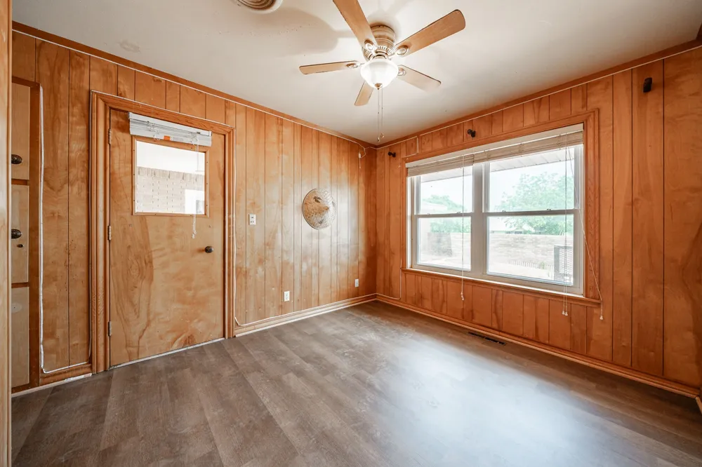 1001 E Nevada Seymour, TX 76380