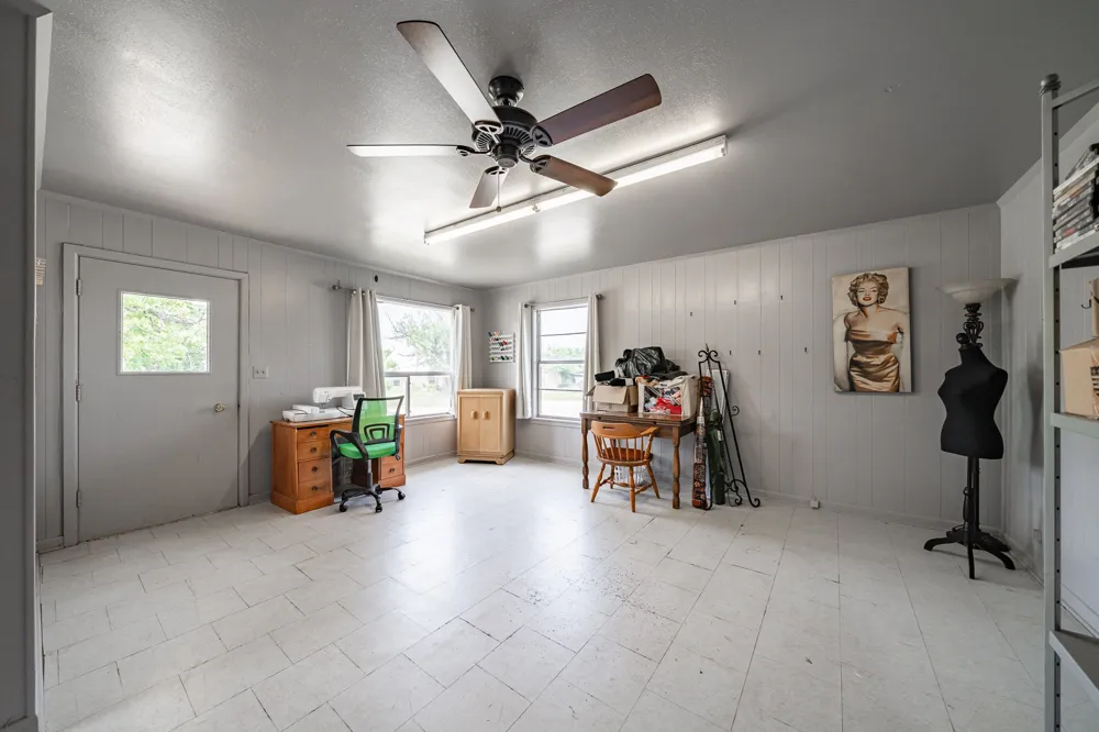 1001 E Nevada Seymour, TX 76380