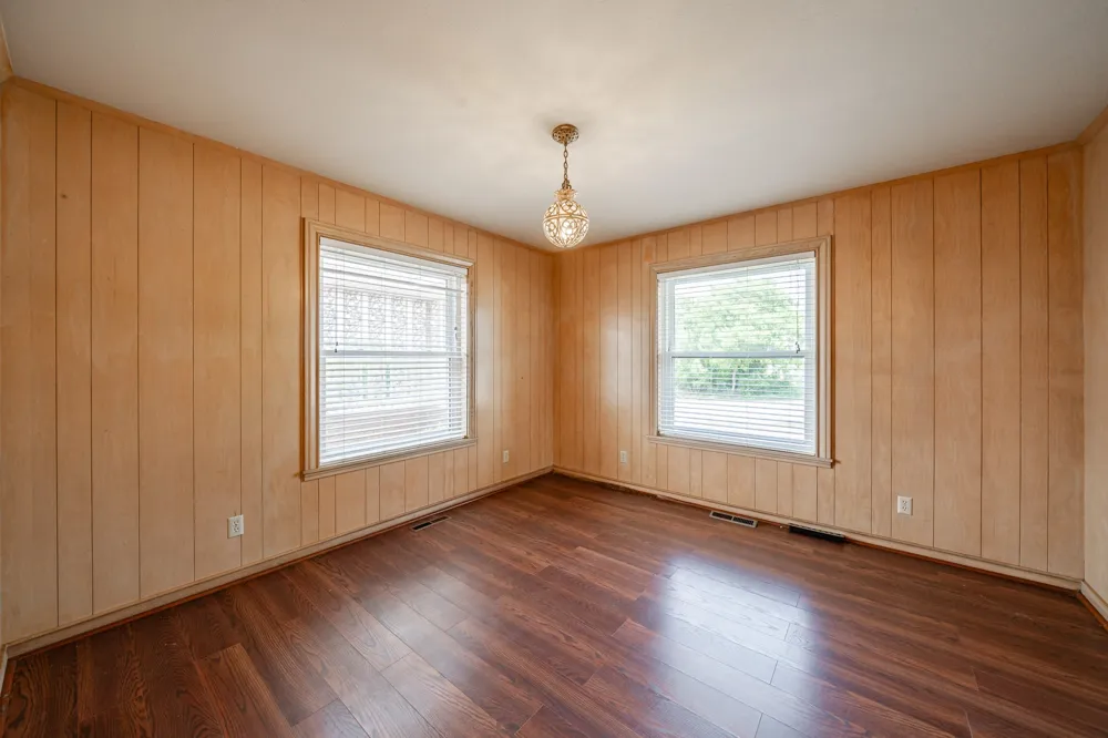 1001 E Nevada Seymour, TX 76380