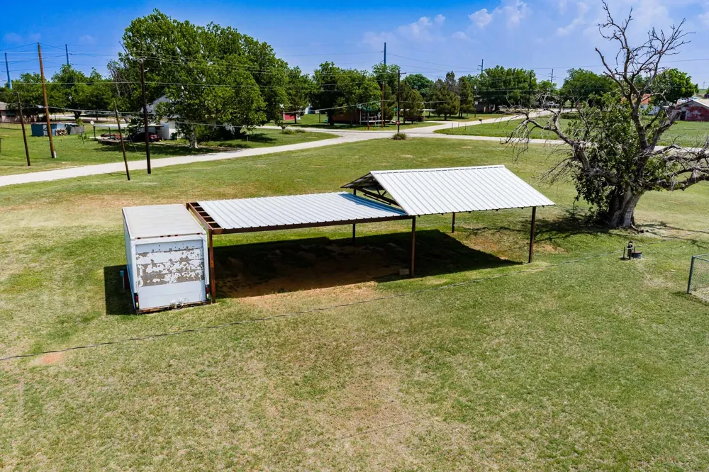 1001 E Nevada Seymour, TX 76380