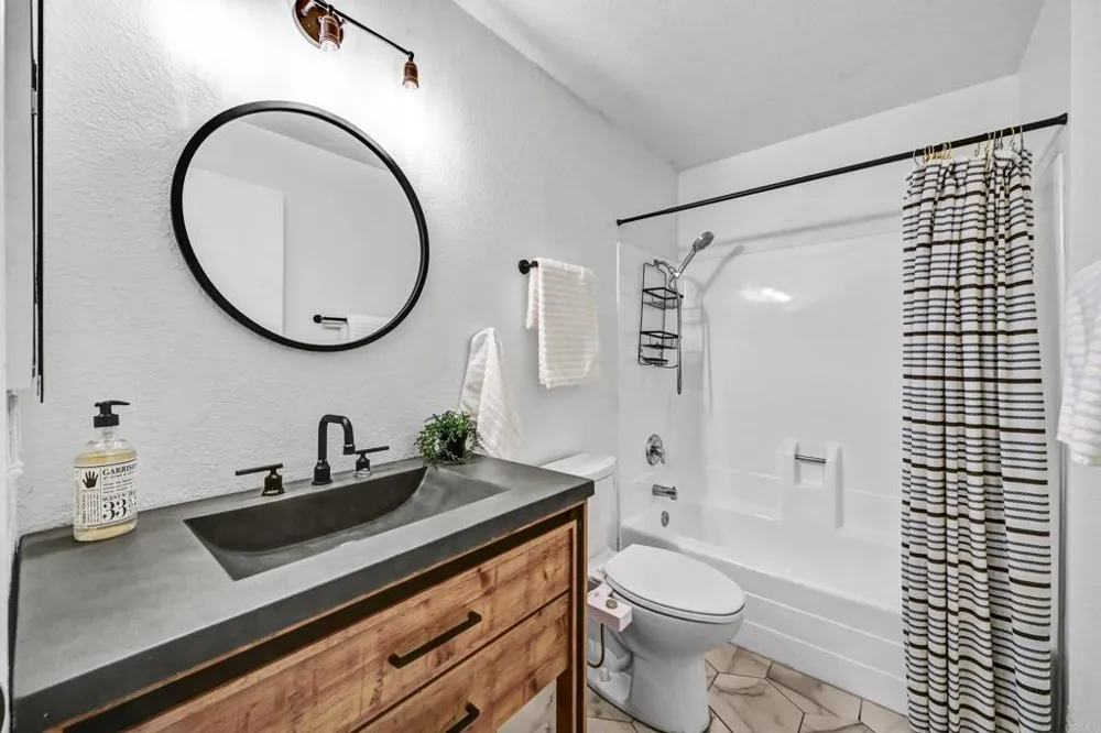 760 Encinitas Blvd. #101 Encinitas, CA 92024