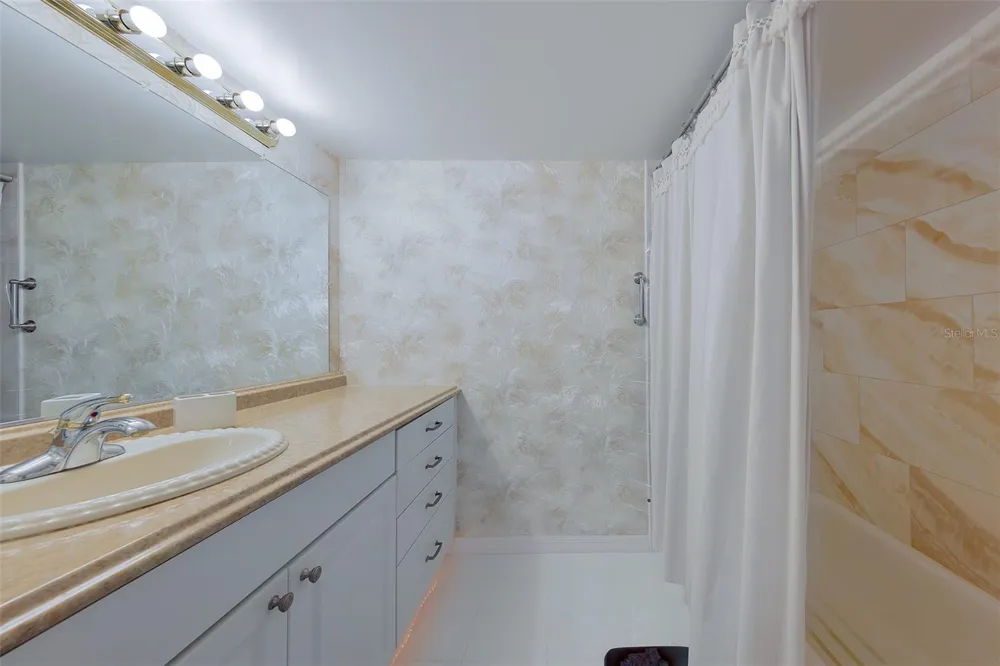 946 VIRGINIA STREET #107 Dunedin, FL 34698