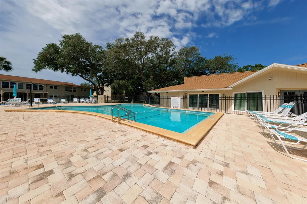 946 VIRGINIA STREET #107 Dunedin, FL 34698