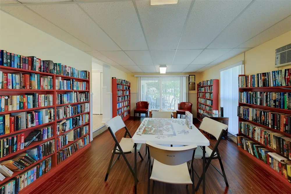 946 VIRGINIA STREET #107 Dunedin, FL 34698