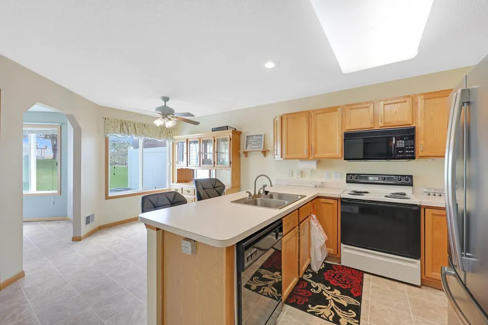 9462 Prairieview Trail Champlin, MN 55316