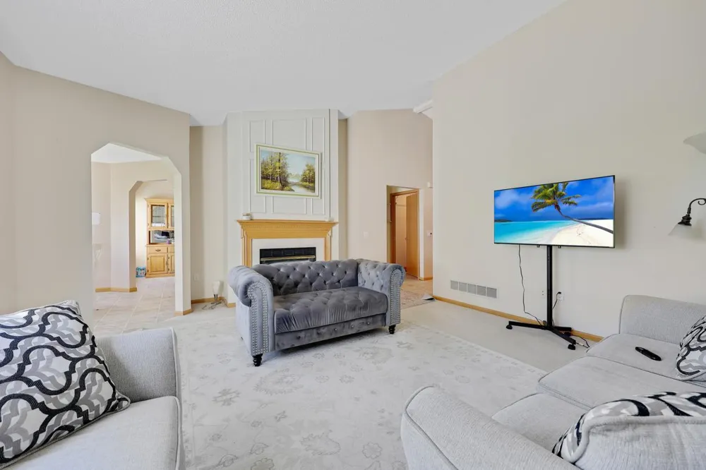 9462 Prairieview Trail Champlin, MN 55316